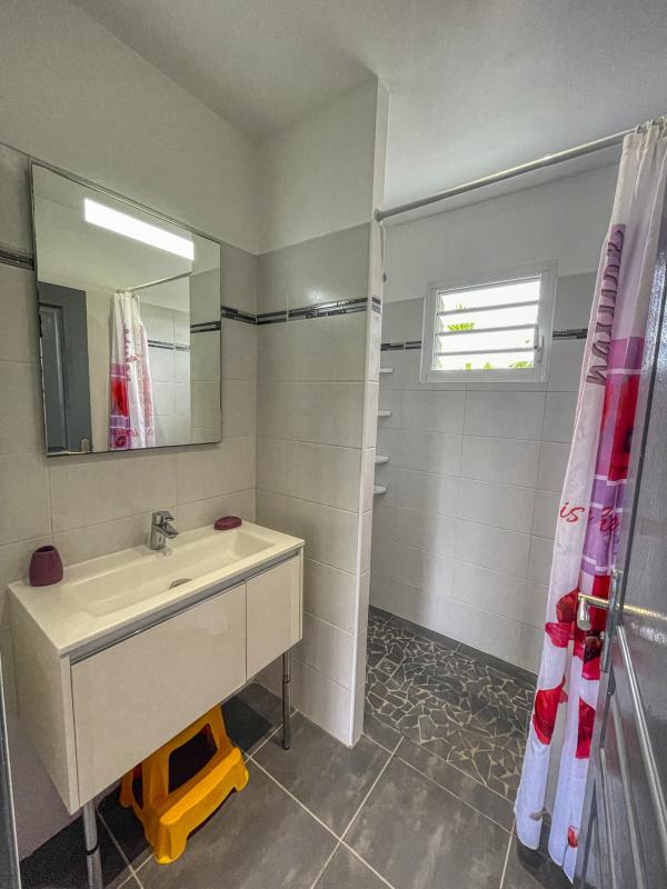 Location Villa 3 chambres Sainte Anne Guadeloupe-salle de douche-19